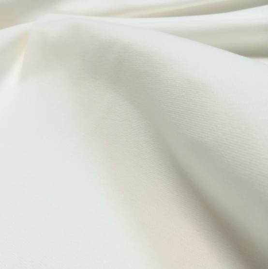 Tkanina zasłonowa w odcieniu białym-miła w dotyku-300cm
