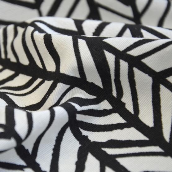 Tkanina na zasłony i obicia mebli-czarno biała-wzór geometryczny