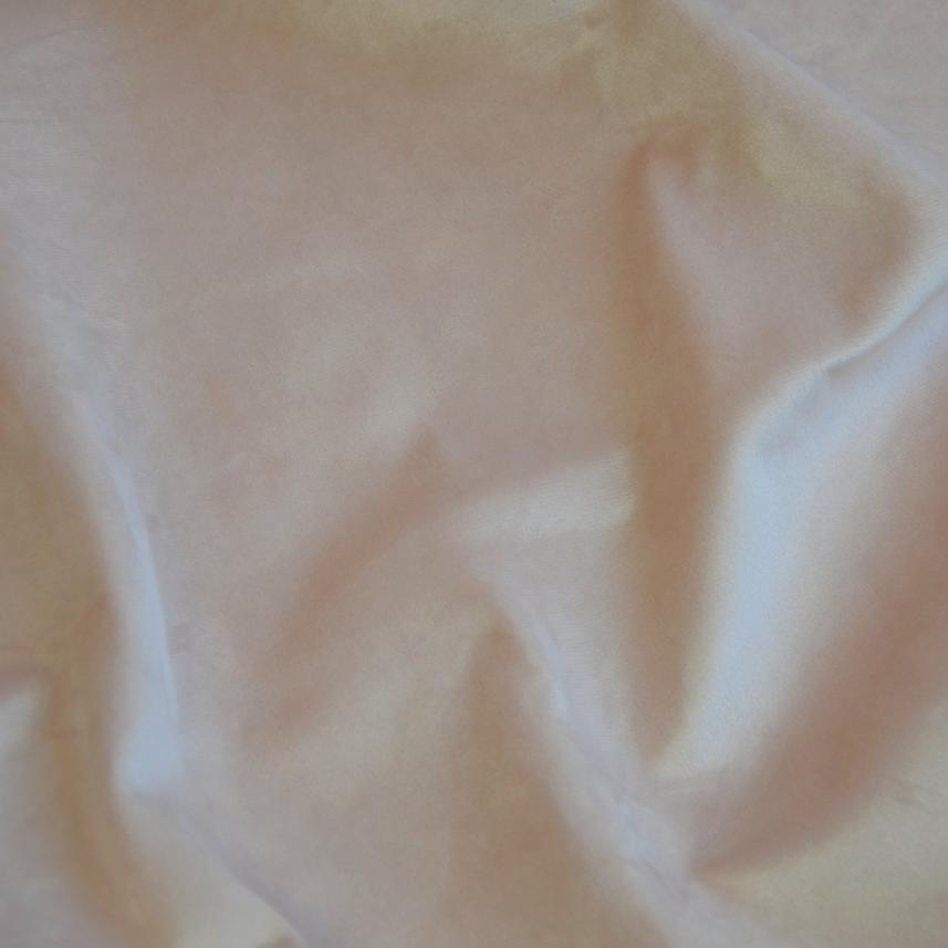 tapeta tekstylna imitująca plusz/aksamit w kolorze jasnego pudrowego różu