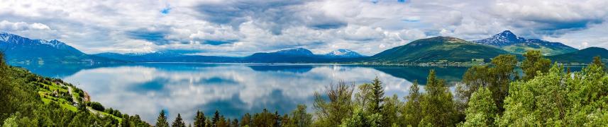 Fototapeta ścienna widok na jezioro i góry - skandynawia