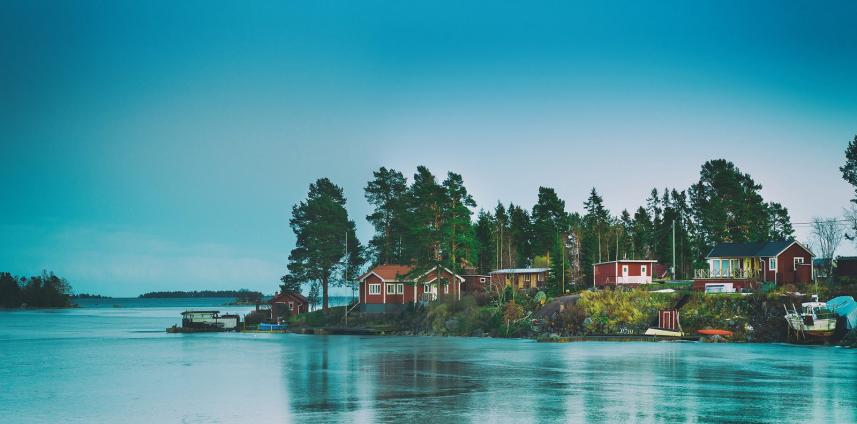 Fototapeta ścienna Cottage Island widok na jezioro i wyspę - skandynawia
