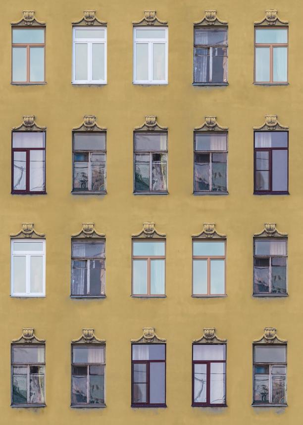 Fototapeta ścienna - kamienica - okna - żółta kamienica - wzór powtarzalny - wzór