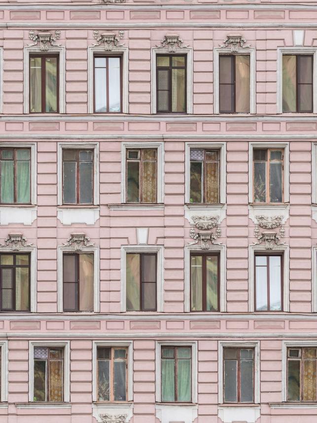 Fototapeta ścienna - kamienica - okna - różowa kamienica - wzór powtarzalny - wzór