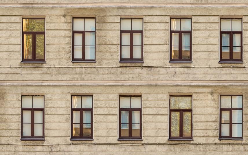 Fototapeta ścienna- budynek - brązowe okna - wzór powtarzalny - wzór