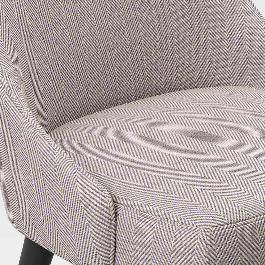 tkanina obiciowa w jodełkę łatwego czyszczenia-na fotel-zbliżenie-fiolet-beż
