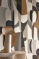 Tapeta ścienna L\'Atelier Assemblage - geometryczne wzory - biały i czekoladowy - zdjęcie aranżacyjne